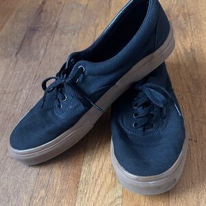 Black Canvas Men's Low-Top Sneakers with Gum Sole